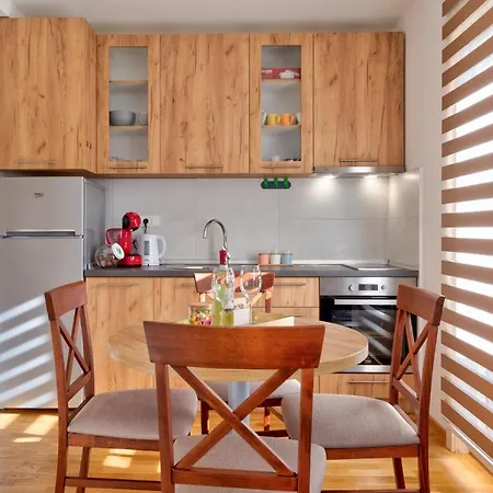 Gold Shine Apartment *