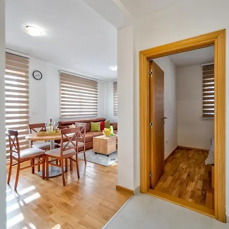 Gold Shine Apartment