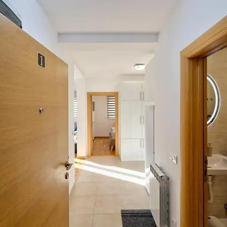 Apartment Gold Shine *