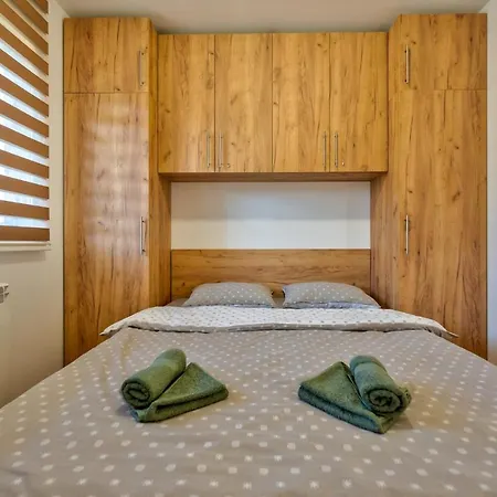 Gold Shine Apartment